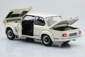 BMW 2002 Turbo Бял Kyosho 1:18 08544W Метал — снимка 3 от 8