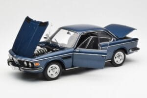 BMW 3.0 CSi E9 Синьо Металик AUTOart 1:18 70672 Метал — снимка 2 от 8