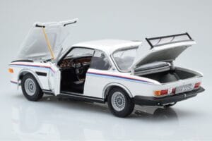 BMW 3.0 CSL E9 Бял Dealer Edition Minichamps 1:18 80435A5D020 Метал — снимка 4 от 7