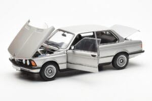 BMW 323i E21 Aspen Сребърен AUTOart 1:18 80430433552 Метал — снимка 2 от 8