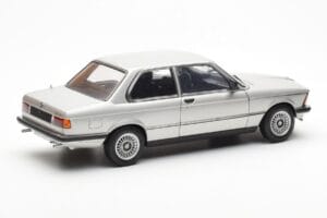 BMW 323i E21 Aspen Сребърен AUTOart 1:18 80430433552 Метал — снимка 3 от 8