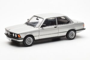 BMW 323i E21 Aspen Сребърен AUTOart 1:18