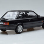 BMW 325i E30 Черно Norev 1:18 - image 2 of 6