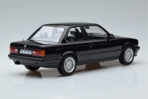 BMW 325i E30 Черно Norev 1:18 183203 Метал — снимка 2 от 6