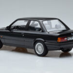 BMW 325i E30 Черно Norev 1:18 - image 5 of 6