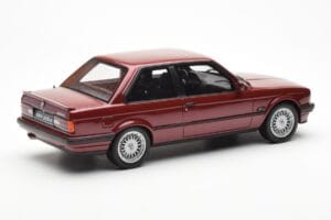 BMW 325i E30 Bordeaux Metallic Otto 1:18 OT102 Смола — снимка 2 от 6
