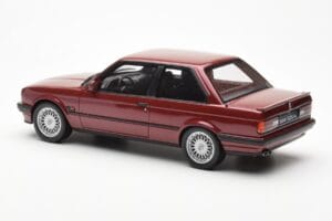 BMW 325i E30 Bordeaux Metallic Otto 1:18 OT102 Смола — снимка 5 от 6