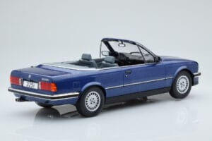 BMW 325i E30 Кабриолет Син MCG 1:18 MCG18381 Метал — снимка 2 от 5