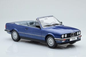 BMW 325i E30 Кабриолет Син MCG 1:18 MCG18381 Метал — снимка 3 от 5
