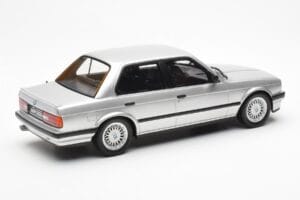 BMW 325i E30 Сребърен Otto 1:18 OT912 Смола — снимка 2 от 6
