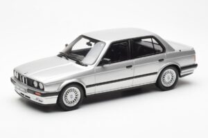 BMW 325i E30 Сребърен Otto 1:18