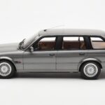 BMW 325i E30 Touring Сив Otto 1:18 - image 3 of 6