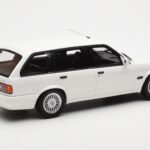 BMW 325i E30 Touring M Package Бял Otto 1:18 - image 2 of 5