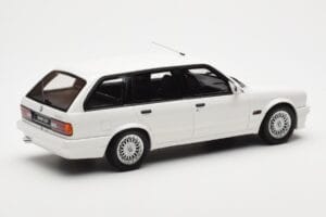 BMW 325i E30 Touring M Package Бял Otto 1:18 OT238 Смола — снимка 2 от 5