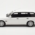 BMW 325i E30 Touring M Package Бял Otto 1:18 - image 3 of 5