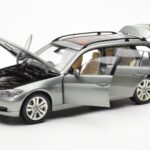 BMW 330i E91 Touring Сив Metallic Kyosho 1:18 - image 2 of 8