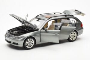 BMW 330i E91 Touring Сив Metallic Kyosho 1:18 80430394359 Метал — снимка 2 от 8