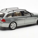 BMW 330i E91 Touring Сив Metallic Kyosho 1:18 - image 3 of 8
