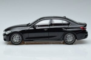 BMW 330i G20 Черен Металик Norev 1:18 183277 Метал — снимка 4 от 7