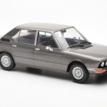 BMW 520i E28 Сив MCG 1:18 - image 4 of 6