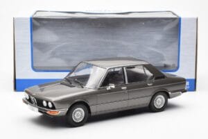 BMW 520i E28 Сив MCG 1:18 MCG18121 Метал — снимка 6 от 6