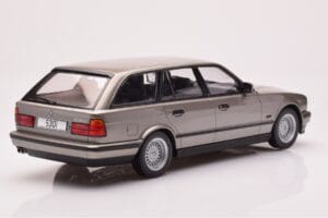 BMW 530i E34 Touring Сив Металик MCG 1:18 MCG18330 Метал — снимка 2 от 6