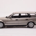 BMW 530i E34 Touring Сив Металик MCG 1:18 - image 3 of 6
