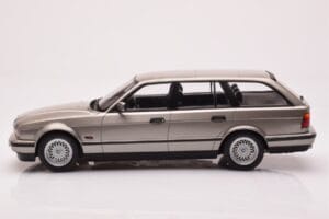 BMW 530i E34 Touring Сив Металик MCG 1:18 MCG18330 Метал — снимка 3 от 6
