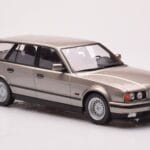 BMW 530i E34 Touring Сив Металик MCG 1:18 - image 4 of 6