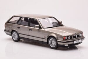 BMW 530i E34 Touring Сив Металик MCG 1:18 MCG18330 Метал — снимка 4 от 6