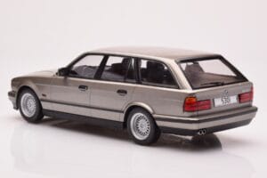 BMW 530i E34 Touring Сив Металик MCG 1:18 MCG18330 Метал — снимка 5 от 6