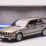 BMW 530i E34 Touring Сив Металик MCG 1:18 - image 6 of 6