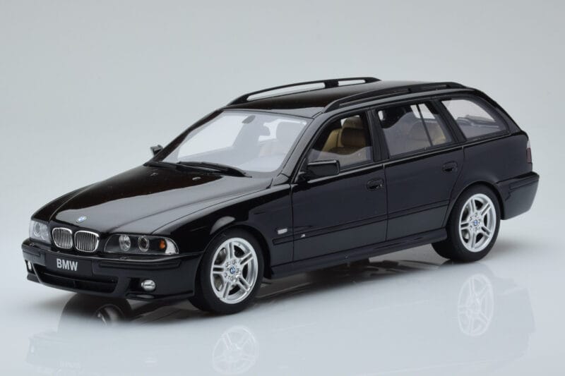 BMW 540 E39 Touring M Package Черен Otto 1:18