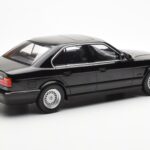 BMW 540i E34 Черен Metallic MCG 1:18 - image 2 of 6