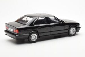 BMW 540i E34 Черен Metallic MCG 1:18 MCG18157 Метал — снимка 2 от 6