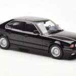 BMW 540i E34 Черен Metallic MCG 1:18 - image 4 of 6