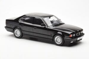 BMW 540i E34 Черен Metallic MCG 1:18 MCG18157 Метал — снимка 4 от 6