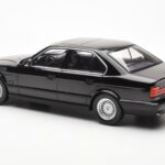 BMW 540i E34 Черен Metallic MCG 1:18 - image 5 of 6