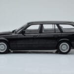 BMW 540i E34 Touring Черен Металик MCG 1:18 - image 3 of 6