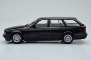 BMW 540i E34 Touring Черен Металик MCG 1:18 MCG18329 Метал — снимка 3 от 6