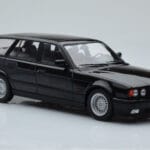 BMW 540i E34 Touring Черен Металик MCG 1:18 - image 4 of 6