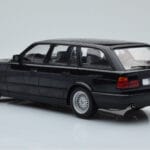 BMW 540i E34 Touring Черен Металик MCG 1:18 - image 5 of 6