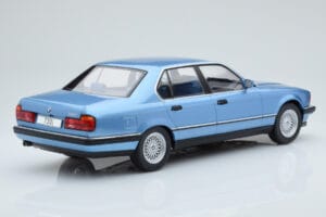 BMW 7 Series E32 730i Синьо MCG 1:18 MCG18160 Метал — снимка 2 от 5
