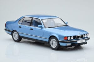BMW 7 Series E32 730i Синьо MCG 1:18 MCG18160 Метал — снимка 3 от 5