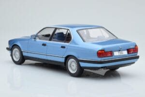 BMW 7 Series E32 730i Синьо MCG 1:18 MCG18160 Метал — снимка 4 от 5