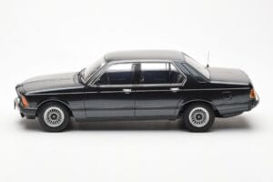 BMW 733i E23 Черен Metallic KK-Scale 1:18 KKDC180101 Метал — снимка 3 от 6