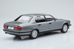 BMW 7 Series E32 740i Сребърен MCG 1:18 MCG18161 Метал — снимка 2 от 5