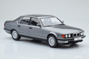 BMW 7 Series E32 740i Сребърен MCG 1:18 MCG18161 Метал — снимка 3 от 5