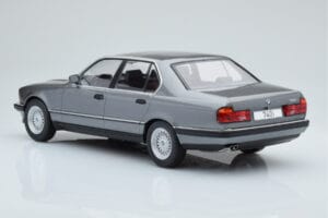 BMW 7 Series E32 740i Сребърен MCG 1:18 MCG18161 Метал — снимка 4 от 5