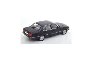BMW 750i E32 Черен MCG 1:18 MCG18162 Метал — снимка 2 от 3